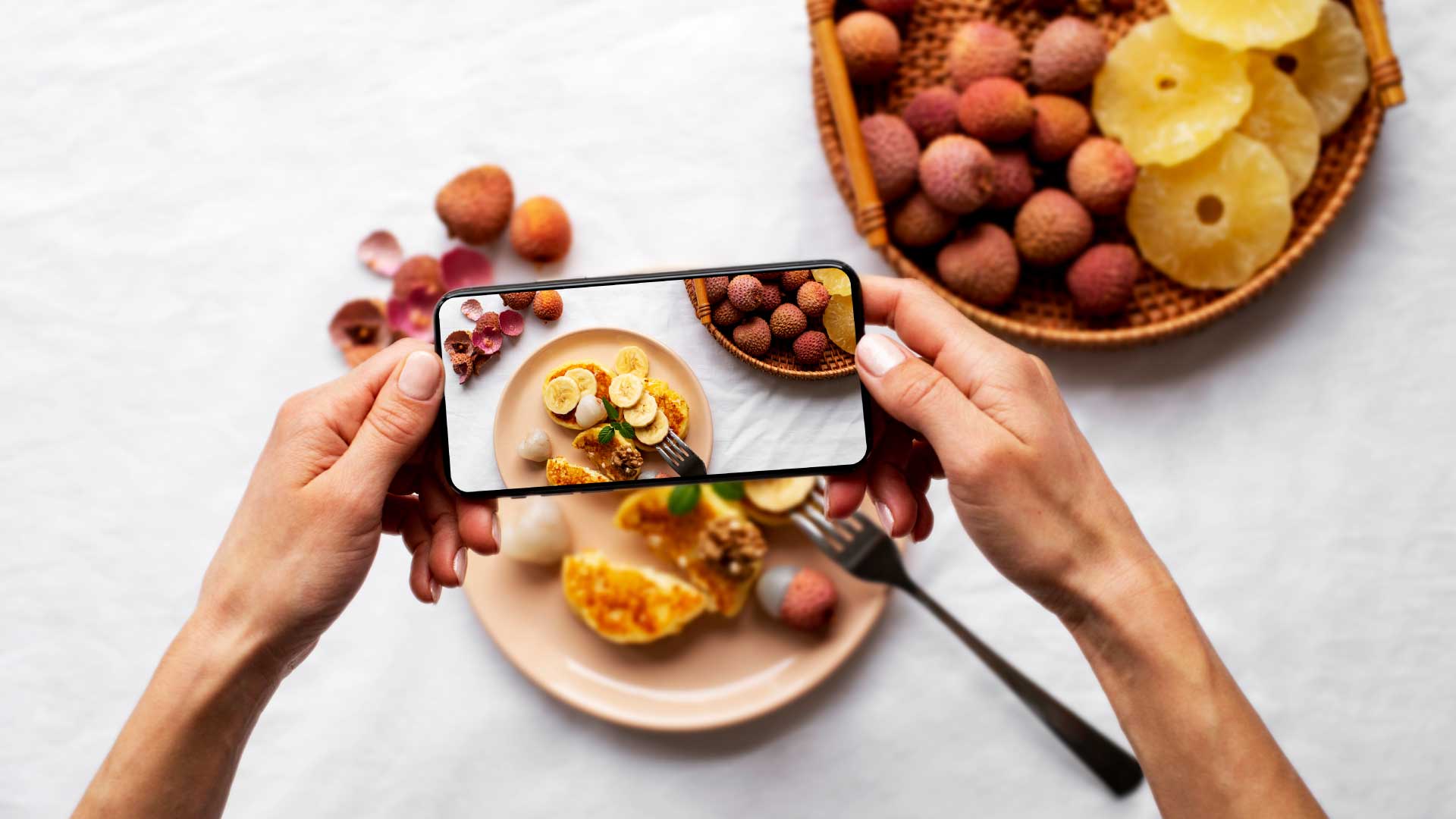 A Food Lover’s Guide to Dubai: Best Restaurants, Cafes, and Street Eats Near Top Neighbourhoods